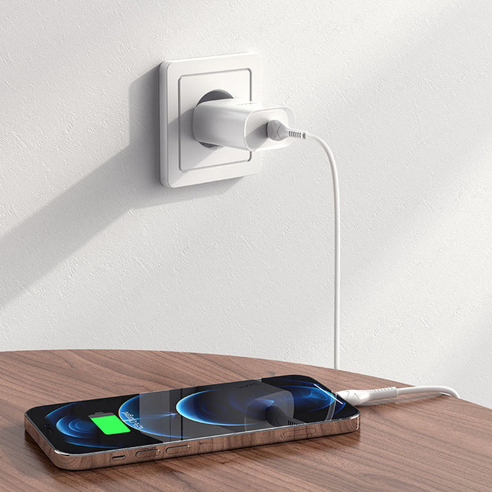 Сетевое зарядное устройство HOCO N14 20W Type-C белый с кабелем Type-C - Lightning 1m